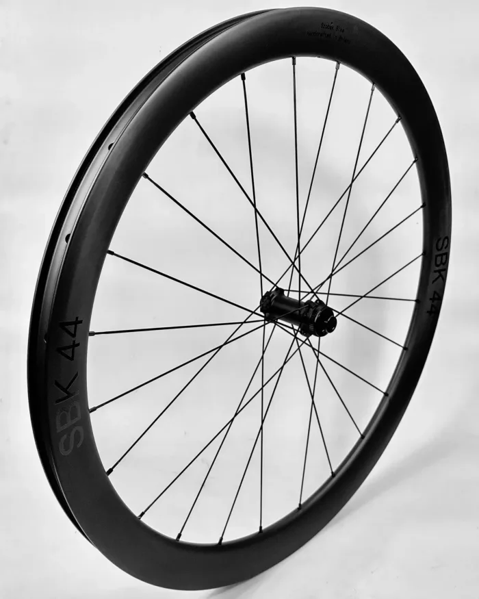 SBK 44 Przednie Karbonowe Koło do roweru gravel i szosa endurance Obręcz 44 mm | Piasty SZOBAK Straightpull 24H Centerlock