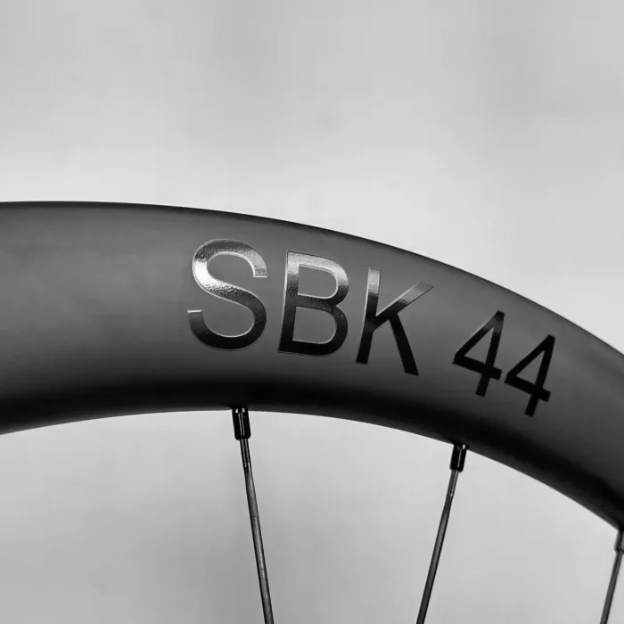 SBK 44 Karbonowa obręcz matowa 44 mm | Nyple Pillar | Szprychy Sapim CX-Sprint | Karbonowe Koła Rowerowe Gravel Szosa